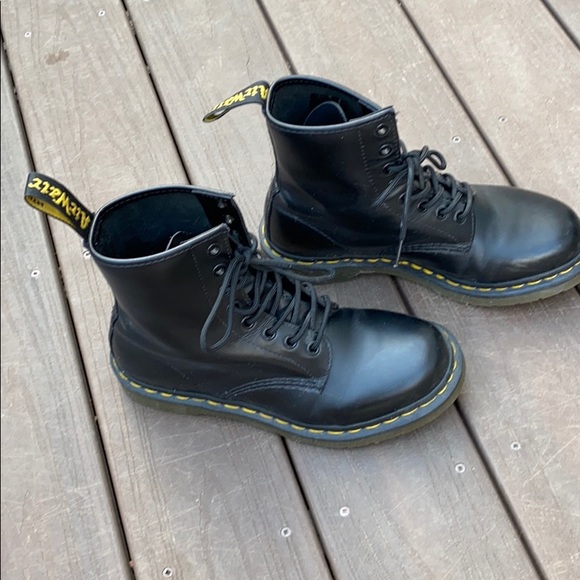Dr. Martens Airwair combat boots size 8 - Picture 2 of 5